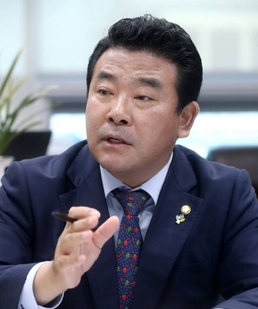 세계 한인 최대 밀집지역을 관할하는 LA총영사관이 지역 내 한인단체 관리 상태가 부실해 재외동포들의 의견을 충실히 반영키 위한 역할이 시급한 것으로 나타났다. 사진은 박정 의원. (사진=중앙신문DB)
