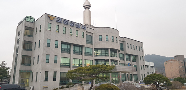 지난 9일 오전 포천시 관인면 냉정1리 농가 비닐하우스 안에서 60대 남·녀가 숨진 채 발견돼 경찰이 수사에 나섰다. 사진은 포천경찰서 전경. (사진=중앙신문DB)