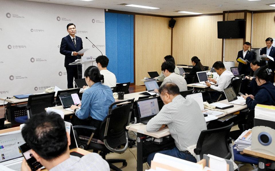 김준성 인천시 교통국장이 지난 5일 시청 브리핑룸에서 교통국 소관 현안과 관련해 기자브리핑을 하고 있다. (사진제공=인천시청)