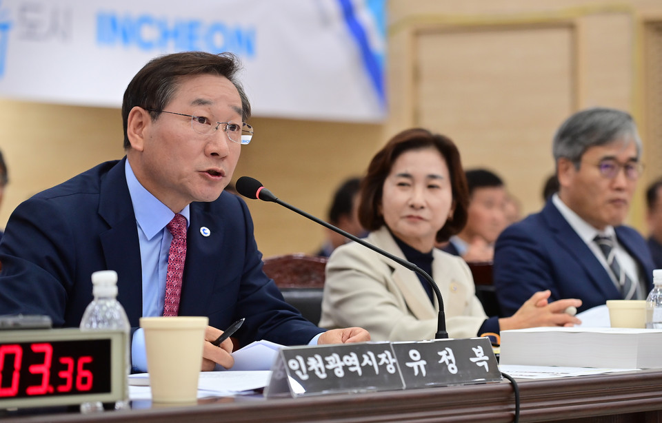 유정복 인천시장이 지난 19일 시청 대회의실에서 열린 2023년 국회 행정안전위원회 국정감사에서 의원들의 질문에 답변하고 있다. (사진=유정복 인천시장 페이스북)