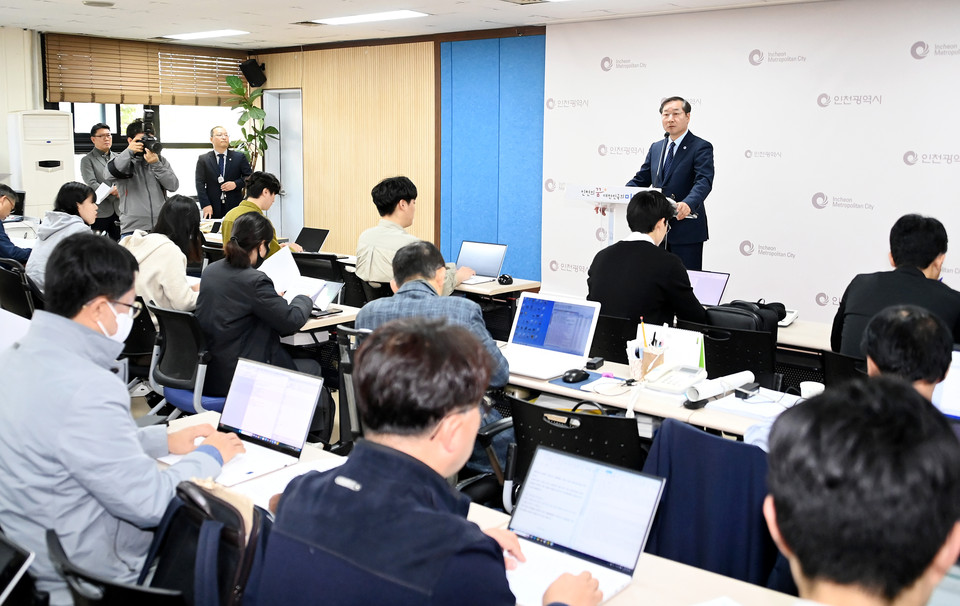 김포의 서울시 편입에 대해 유 시장은 지난 6일 기자회견을 열어 “국민적 공감대도 없는 정치공학적인 표퓰리즘”이라며 정면으로 비판했다. (사진=유정복 인천시장 페이스북)
