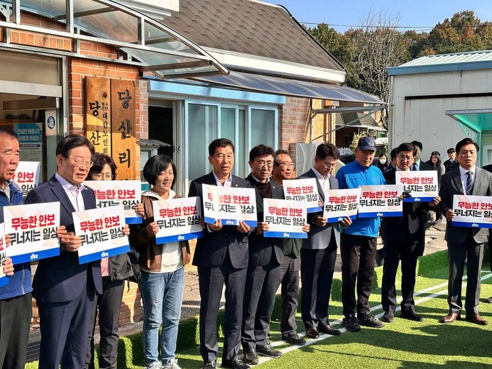 이재명 더불어민주당 당대표 등 더민주 관계자가 지난 1일 북한의 대남 소음방송으로 심각한 피해를 입은 강화군 송해면 당산리를 찾았다. (사진제공=더불어민주당)