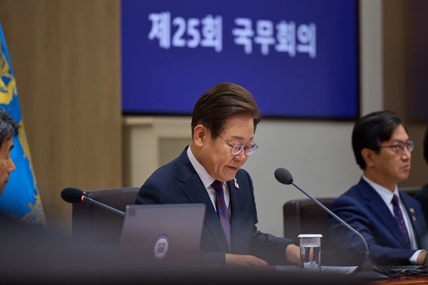 이재명 대통령이 10일 오후 자신의 페이스북 계정에 글을 올리고, 제2차 국무회의에서 ‘3대 특검법’ 등 주요 법안을 심의·의결했다고 밝혔다. 대통령 취임 후 두 번째 국무회의다. (사진=이재명 대통령 페이스북)
