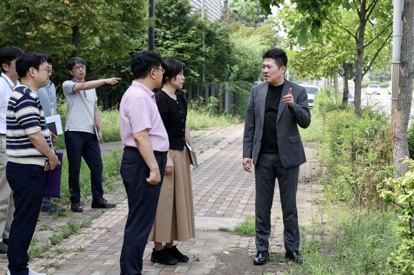 “제3연륙교, 사통팔달 영종 초석으로” 김정헌 구청장, 환승 정류소 예정지 점검