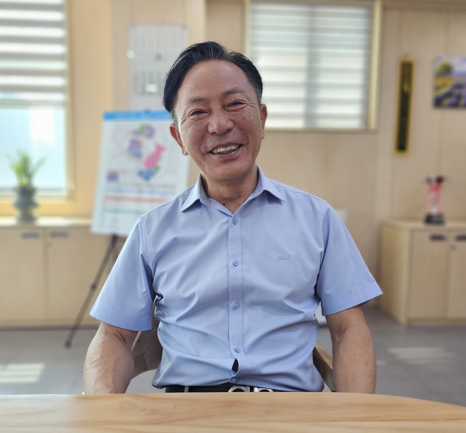 구리농수산물공사 김진수 사장이 본지 인터뷰에 응하고 있다. (사진=이건구 기자)