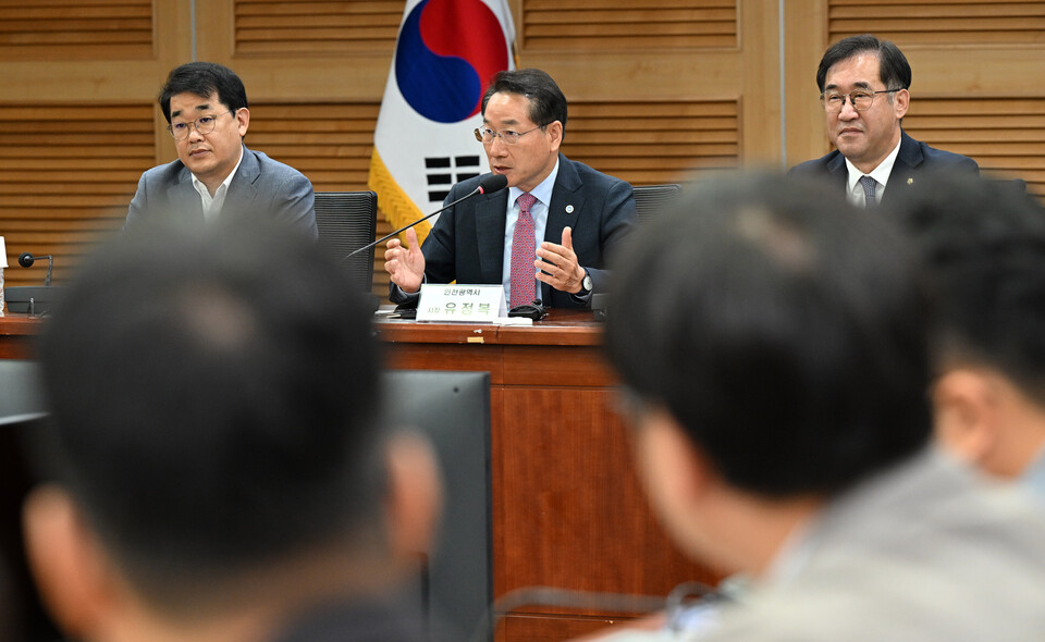 유정복 인천시장이 지난 8일 서울 여의도 국회에서 열린 '인천 철도혁명을 위한 국회 토론회'에서 인사말을 하고 있다. (사진=유정복 인천시장 페이스북)