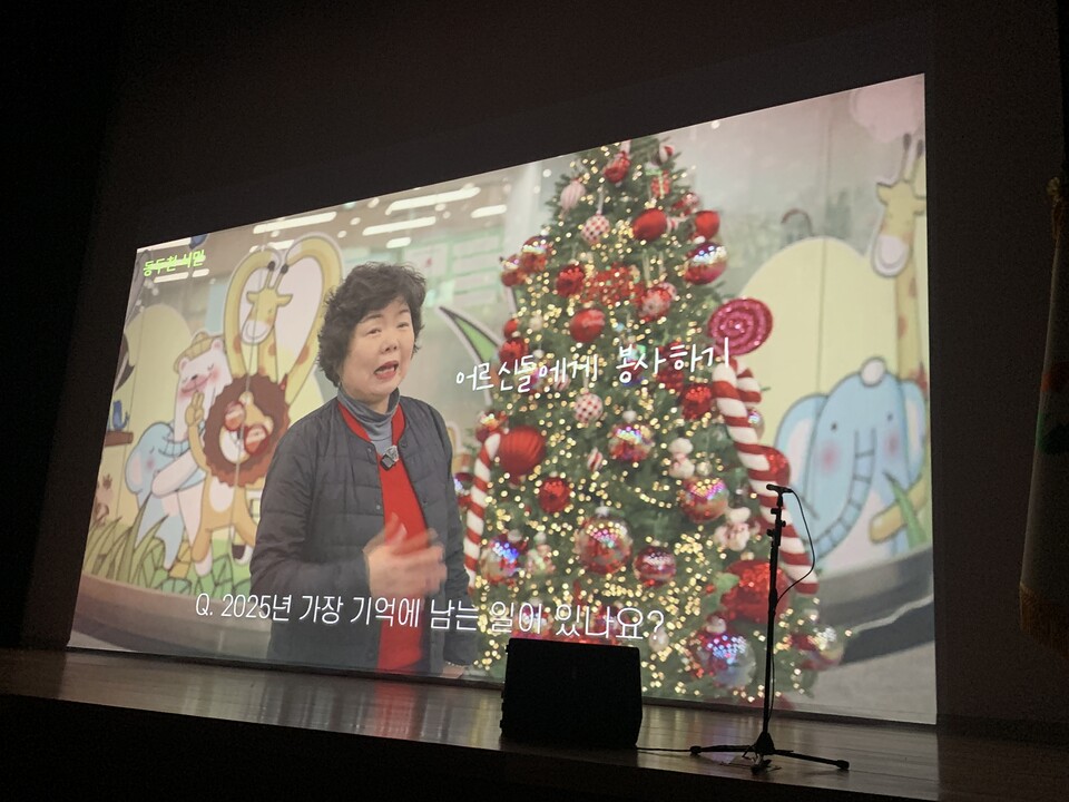 2일 오후 2시께 동두천시민회관에서 열린 ‘2026년‘ 시민과 함께하는 시무식’에서 박형덕 동두천시장을 비롯한 주요 내빈과 시민들이 새해 시정 출발을 함께했다. (사진=오기춘 기자)