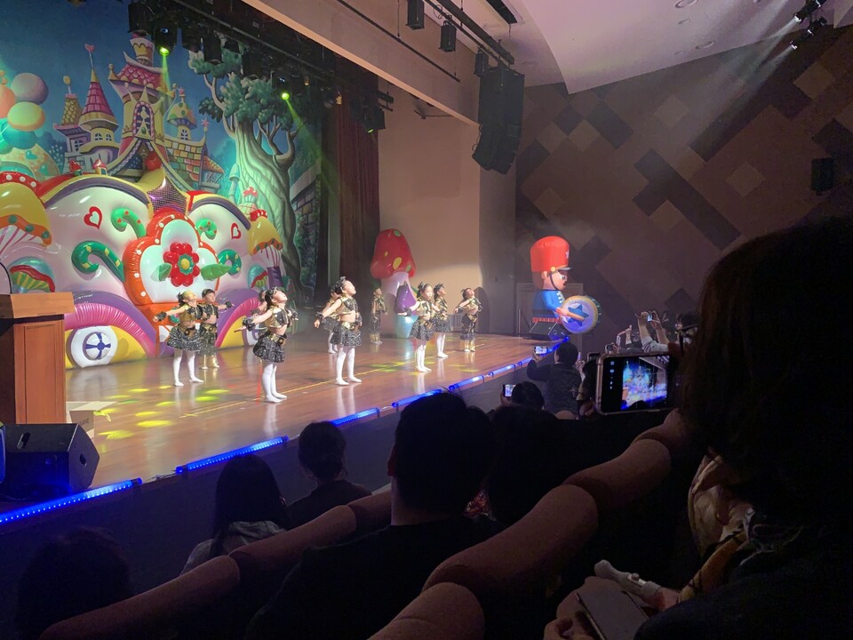 ] 4일 오전 10시께 양주시 덕계동에 자리한 LG패션 복합단지에서는 작은 무대가 큰 박수를 받았다. (사진제공=오기춘 기자)