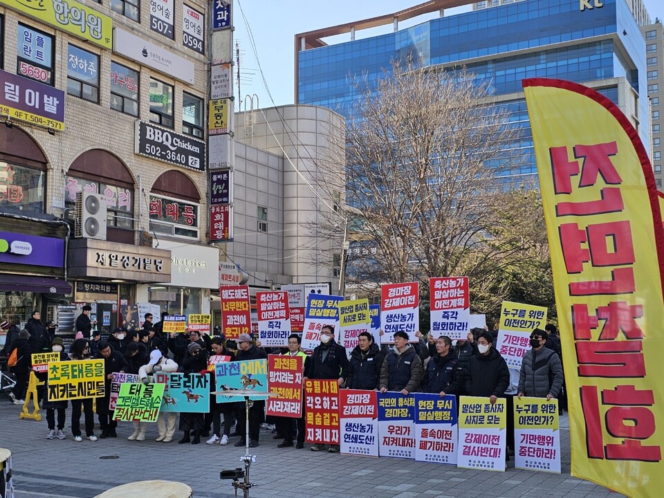 집회에는 시민단체와 말산업 종사자, 한국마사회 노조 관계자들도 참석해 경마공원 이전과 주택 공급 계획 철회를 촉구했다. (사진=김상현 기자)<br>