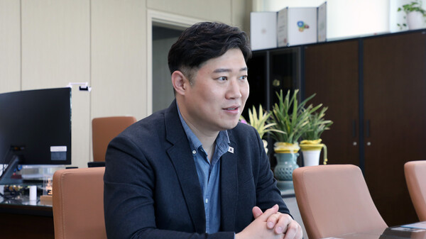 [인터뷰] 김동은 수원시의회 원내대표 “시의원 체급 넘어 도의회 혁신 이끌 것”