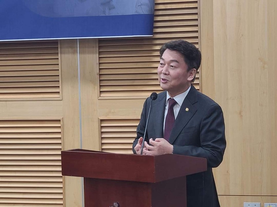 안철수 성남분당갑 국회의원이 다가오는 성탄절과 연말을 앞두고 지역주민들에게 지난 한 해를 회고하는 감성메시지를 보내 화제다. (사진=안철수 국회의원 페이스북)