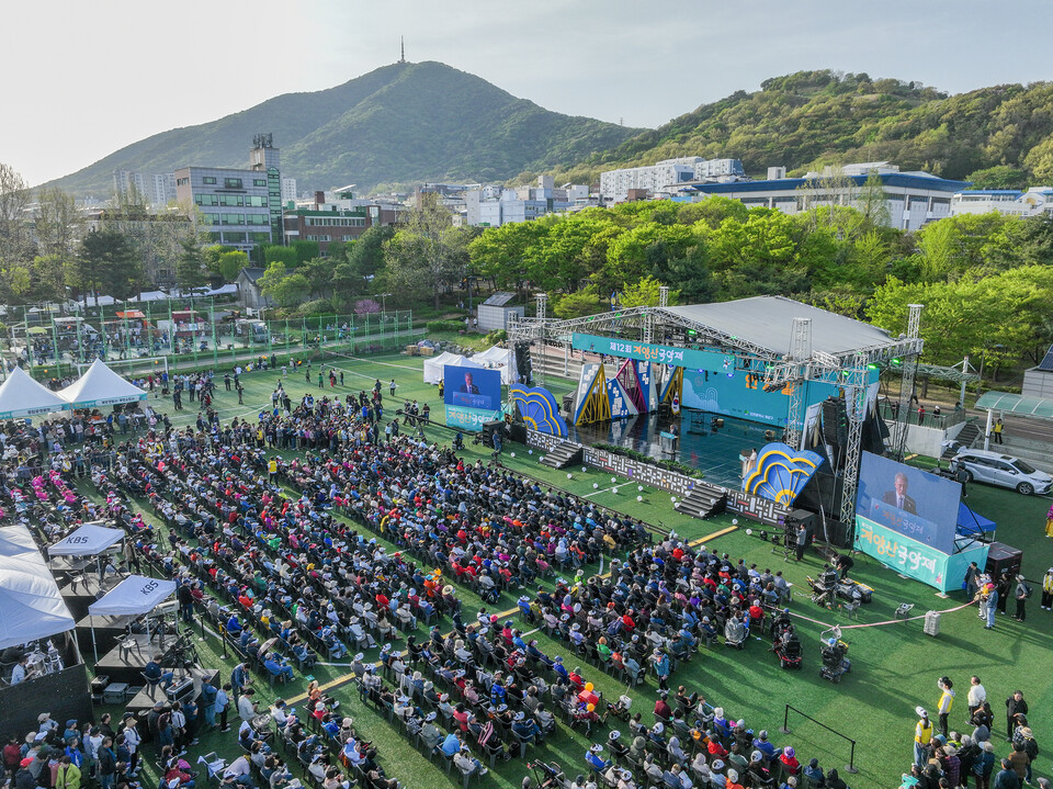 행사장에 마련된 관람석이 구민들로 가득 차 있다. (사진제공=계양구)