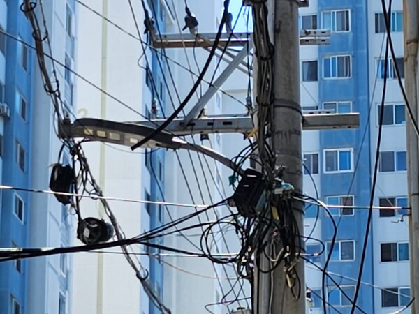 수원 전통시장·구도심 뒤덮은 전선 지중화 언제 되나
