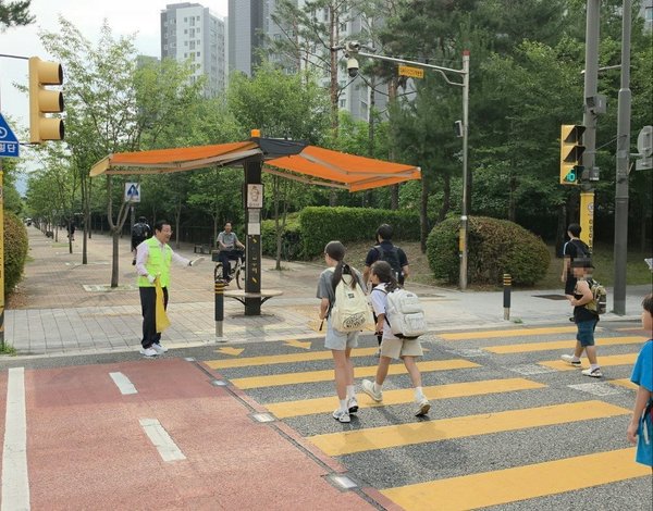 이현재 하남시장 민선 9기 공식 임기 첫날, 미사초 교통봉사로 시정 출발