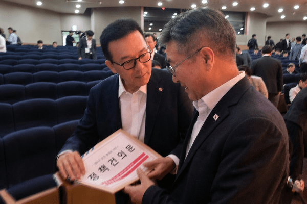 이재호 연수구청장, 행안부 장관에 송도구 분구 등 정책 건의문 전달
