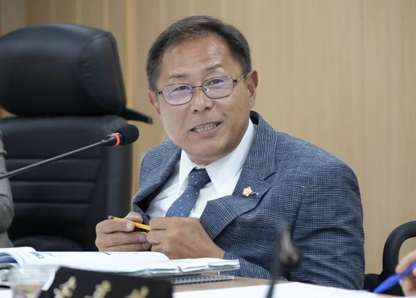 휠체어 탄 정진호 동두천시의원 "배리어프리 동두천 실현" 호소