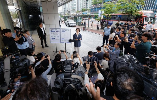 추미애 “경기편하G버스, 2030년까지 184회로 확대”